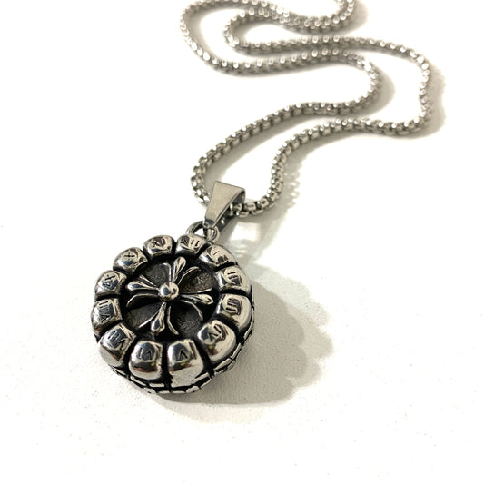 GOTHIC FLEUR PENDANT