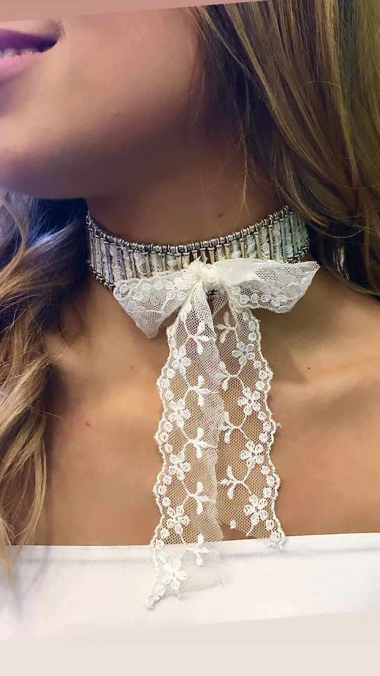 COQUETTE CHOKER