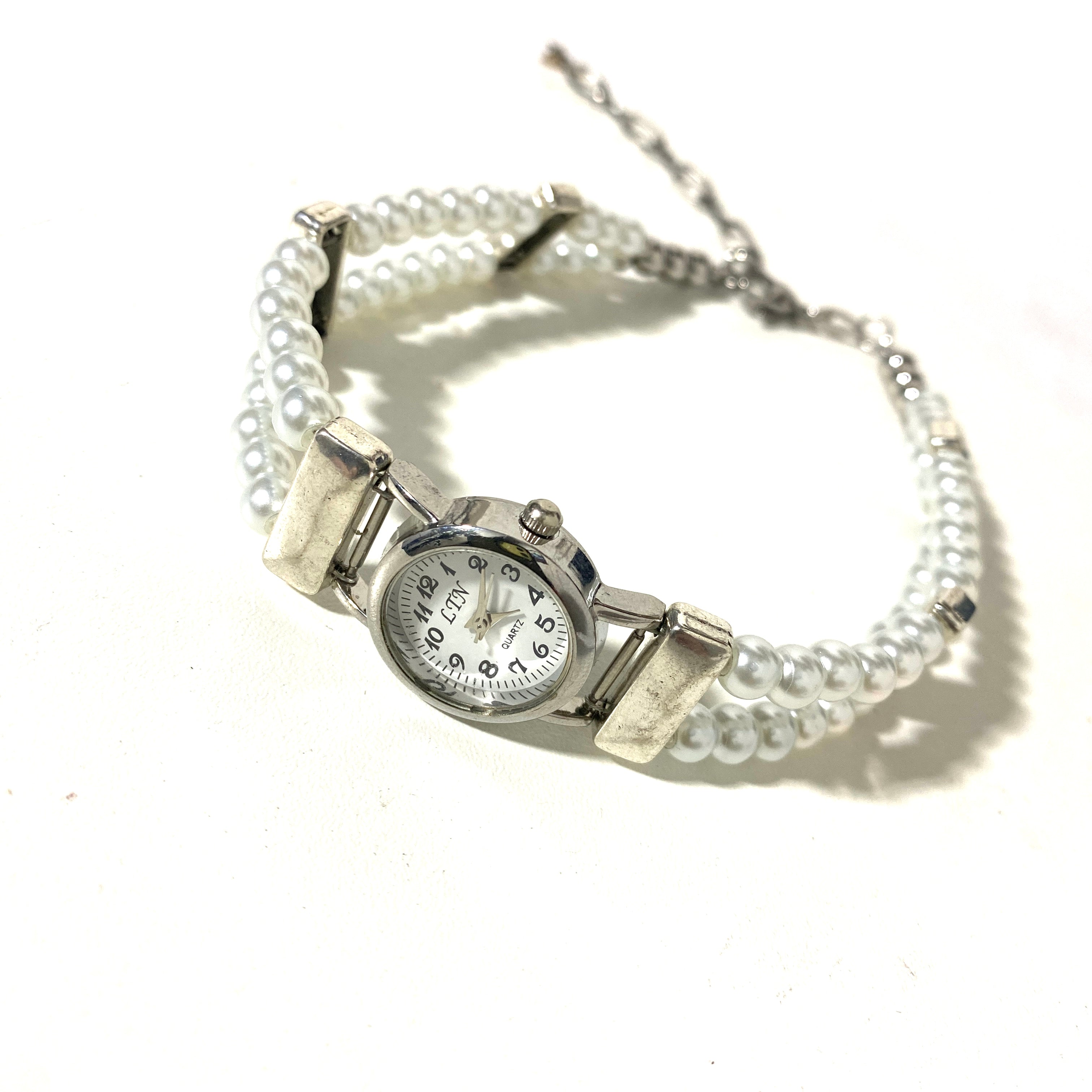 PEARL VINTAGE WATCH